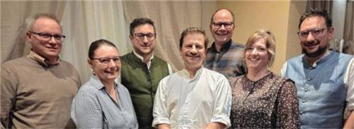 Der neue Vorstand: (von links) Michael Rampfl, Astrid Pobel, Peter Huber, Vorsitzender Christian Richter, Matthias Hagn, Christina Huber-Jones und Stefan Schwarzmüller.Foto  re