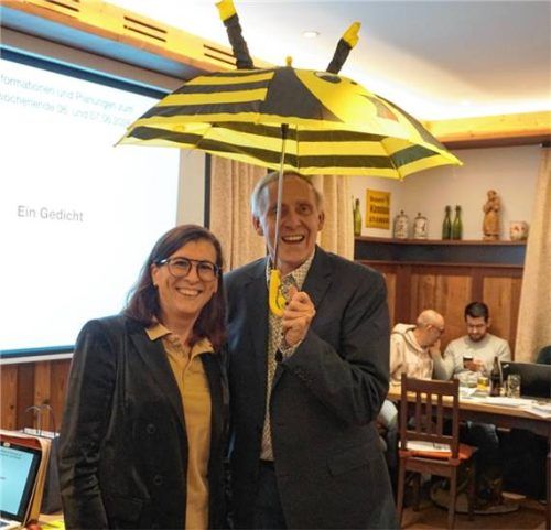 Der sympathischen Anfrage der Vorsitzenden Maria Lohmeier, die Schirmherrschaft zu übernehmen, konnte Bürgermeister Franz Ehgartner nur zustimmen. Foto Sutherland