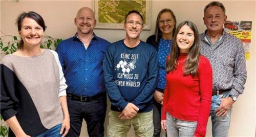 Der Vorstand in seiner neuen Zusammensetzung: (von links) Kassenprüferin Nicole Schreyer, Zweiter Vorsitzender Mario Pillow, Vorsitzender Erwin Schärfl, Kassenprüferin Christina Sax, Schriftführerin Elena Eberl und Kassier Thomas Schropp. Foto re