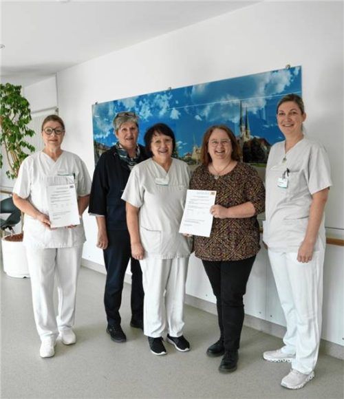 Die Auszeichnungen unterstreichen die qualitativ hochwertige Pflegeausbildung am InnKlinikum.