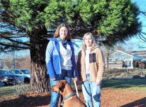 Die bayerischen Botschafterinnen Kerstin Seitz (links) und Johanna Gierl.Foto L. Wagner, LWF.