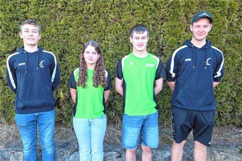 Die erfolgreichen Schützen: (von links) Jakob Weiß, Lisa Sailer, Paul Heller und Andreas Maier. Foto re