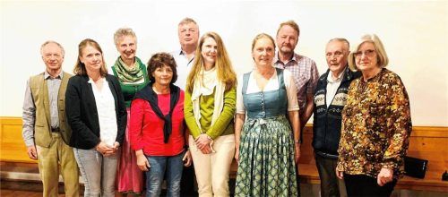 Die Führungsriege des Obst- und Gartenbauvereins Prien bei der Jahresversammlung. Foto hötzelsperger