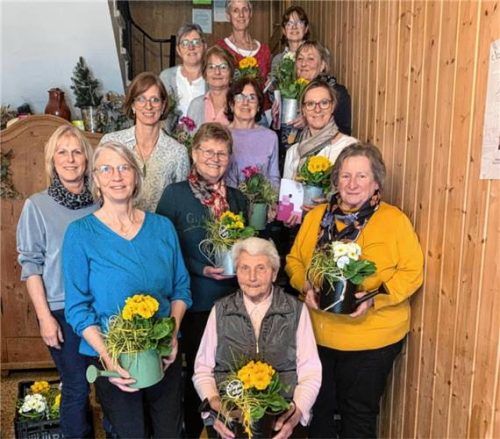 Die geehrten Mitglieder mit Michaela Heiß, Gisela Wimmer und Brigitte Waldmann von der Vorstandschaft.Foto  re
