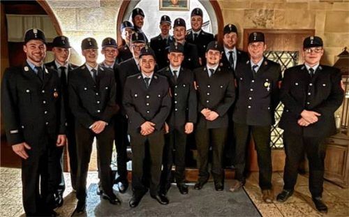 Die Geehrten und Beförderten der Feuerwehr. Foto re