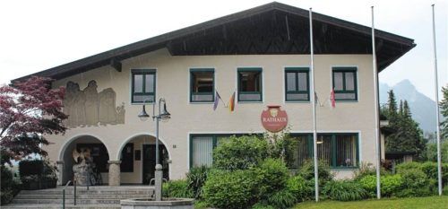 Die Gemeinde Flintsbach schließt das Haushaltsjahr 2025 mit stabilen Finanzen und gewachsenen Rücklagen ab.Foto re