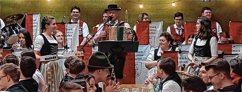 Die Hofmarkmusikanten organisieren wieder ein Starkbierfest. Foto re
