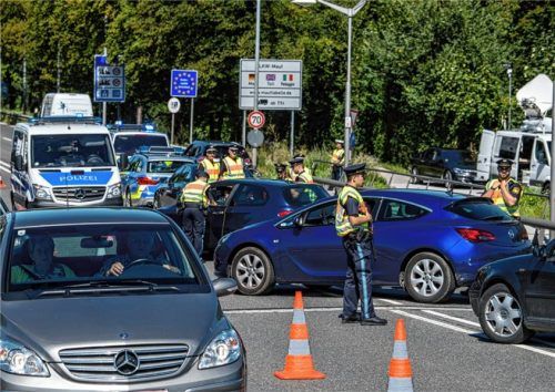 Die Intensivierung der Grenzkontrollen zeigt Wirkung: Die Zahlen bei der irregulären Migration haben im Zuständigkeitsbereich der Bundespolizei Rosenheim annähernd das Niveau von 2020 erreicht. Foto dpa