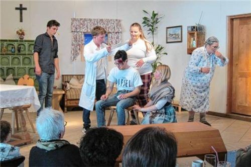 Die Jugendschauspieler überraschten das Publikum mit „Special Effects“. Foto Mann