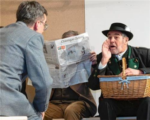 Die Laienbühne führt ein Stück von Ludwig Thoma auf: (von links) Andreas Feichtner, Franz Feichtner und Andres Wörndl. Foto Berger