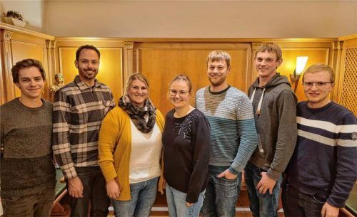 Die Landjugend Mößling löst sich auf. Johannes Linz (links) erläutert die Gründe. Foto privat