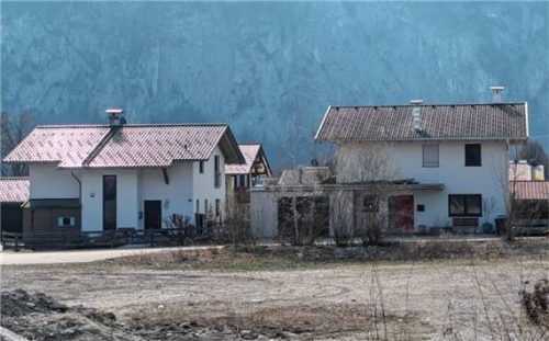 Die letzte Vergabe gemeindlicher Baugrundstücke ist bereits einige Jahre her, hier die vollständig bebauten Grundstücke in der Ortsmitte. Foto Hoffmann