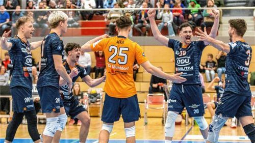 Die Mühldorfer Volleyballer müssen laut Coach Zarczynski „120 Prozent abrufen“, um heute, Samstag, in Eltmann drei Punkte zu holen. Wenn nicht, ist der TSV abgestiegen. Foto Bartsch