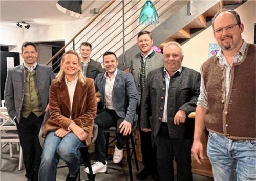 Die neu gewählten CSU-Gemeinderäte (von links): Josef Riedl, Christine Hauke, Balthasar Höfer, Martin Kolb, Martin Huber, Josef Rauscher und Johannes Roth. Foto re