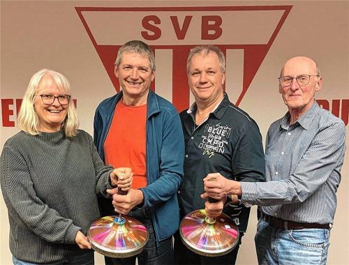 Die neue Kommandobrücke der Stockschützen: (von links) Margareta Neuwirth, Hans Binder, Franz Wasl und Harry Elschker. Foto Neuwirth