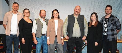 Die neue Vorstandschaft des Theaters Aibling nach den Neuwahlen.Foto re