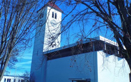 Die Pfarrkirche St. Peter und Paul. Fotos rath