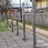 Albaching tauscht mangelhafte Spielgeräte aus