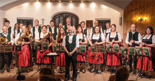 Die Rotter Blaskapelle wurde dirigiert von Christian Stephan (vorne).Foto Kirchgraber