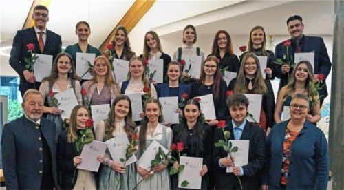 Die Staatspreisträger mit Abschlussnote 1,0 wurden für ihre herausragenden Leistungen geehrt. Foto RE