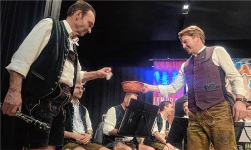 Die Stimmung wurde auch durch Schnapsrunden angeheizt; die Trinksprüche waren entsprechend.