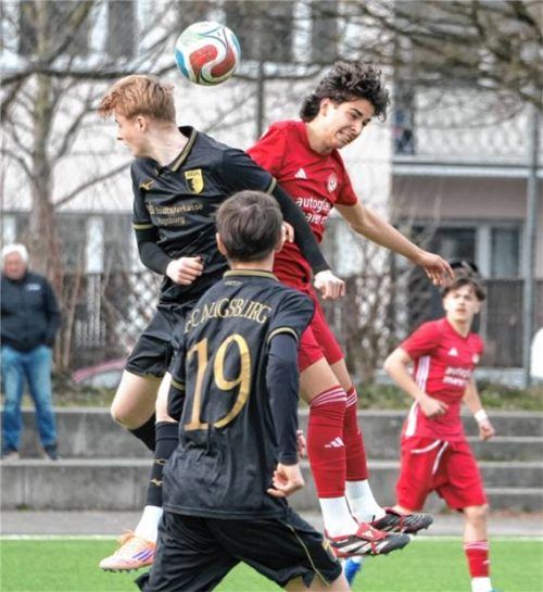 Die U17 des TSV 1860 Rosenheim erkämpfte sich gegen Augsburg II einen Punkt.Foto re