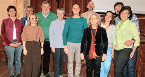 Die Vorstandschaft von links mit Bürgermeisterin Irmi Hibler, Florian Wegmaier, Christine Kirschbaum, Reinhold Krüger, Beate Eisele, Josef Schwaiger, Thomas Hiemer, Katharina Freudenthal, Anne Frick, Stefan und Petra Forstmaier. Foto Günster