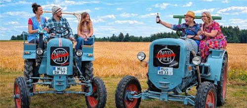 Dörfliche Traumpaare sucht das Theater in Grünthal. Aber natürlich kommt es dabei zu etlichen komischen Verwicklungen. Foto Theaterverein Grünthal