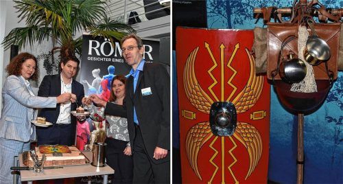 Dr. Jennifer Morscheiser (von links) und Florian Englert, Geschäftsführer der Veranstaltungs- und Kongress GmbH Rosenheim (VKR), haben zusammen mit den Kuratoren der neuen „Römer“-Ausstellung, Romy Heyner und Dr. Stefan Reuter, die ersten Geheimnisse verraten. Fotos Schlecker