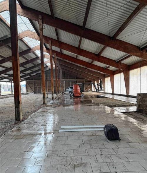 Drei Offenställe, eine Sattelkammer, Putzplätze und vieles mehr rund ums Pferd hat Lea Jell im ehemaligen Kuhstall geplant. Fotos privat