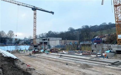 Ein Blick auf die Baustelle: Die Erdarbeiten auf dem Gelände des Berufsbildungs- und Jugendwerks Don Bosco sind abgeschlossen. Aktuell laufen die Baumeisterarbeiten und die Bodenplatten werden betoniert. Foto Landratsamt