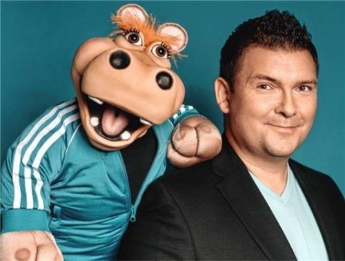 Ein ebenso spontanes wie humorvolles Duo: Bauchredner Sebastian Reich und seine Amanda. Foto Testov