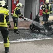 Roller brennt in der Altstadt