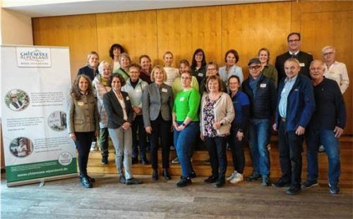 Ein Teil des Chiemsee-Alpenland-Netzwerks „Natürlich bewusst“ am Rande der Tagung in Rohrdorf.Foto  re