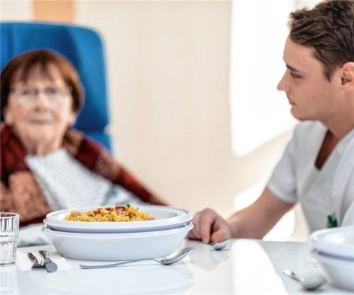 Eine bedarfsgerechte Ernährung fördert eine erfolgreiche Behandlung und beschleunigt die Genesung. Foto RoMed Kliniken