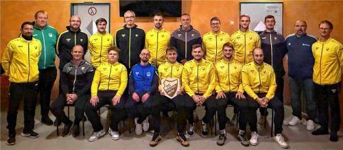 Einen wichtigen Schritt für die Zukunft der Nachwuchsarbeit beim FC Maitenbeth machten die Teilnehmer an der Trainer-Ausbildung.Foto  Richterstetter