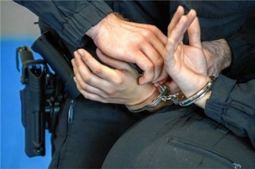 Festnahme auf eigene Benachrichtigung hin: Ein 54-Jähriger muss sich wohl bald wegen Mordes an seiner Mutter verantworten. Foto DPA