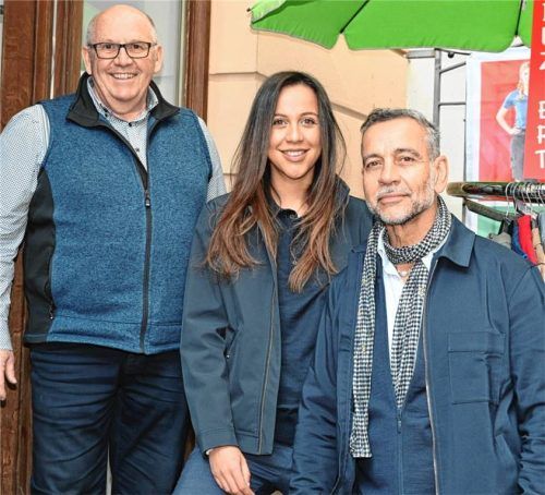 Freuen sich über die Zusammenarbeit: (von links) Emil Stahl, Cecil-Anna Reithmeir und Hakan Prinz. Foto Peter Schlecker
