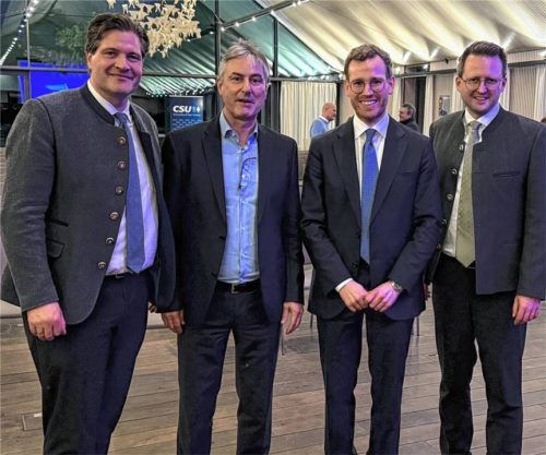 Freuten sich über das Interesse: (von links) CSU-Ortsvorsitzender Dr. Thomas Geppert, Notar Dr. Max Ehrl, Steuerberater Manfred Meixner und Bürgermeister Stephan Schlier. Foto CSU
