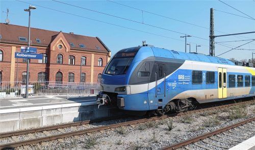 Für Bahn-Fahrgäste ins und aus dem Mangfalltal, hier der Bahnhof in Kolbermoor, könnte es ab 2027 zu Änderungen kommen. Foto Weinzierl