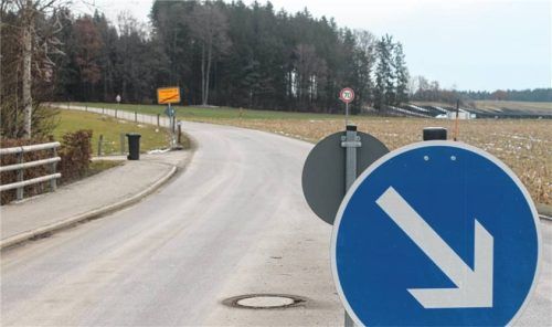 Für den Bau eines Geh- und Radweges zwischen Truchtlaching und Pattenham wurden im Haushalt 750.000 Euro eingestellt. Der neue Geh- und Radweg wird auf der Nordseite (links) entlang der Gemeindeverbindungsstraße Hörpolding-Truchtlaching verlaufen. Foto Rasch