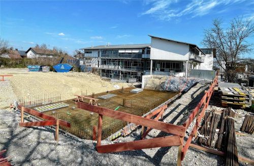 Für die Einrichtung von Ganztagsklassen investiert die Marktgemeinde Bruckmühl an der Holnstainer Grundschule in einen Anbau. Foto Neuwirth