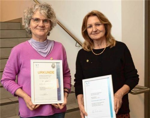 Für langjährige aktive Mitgliedschaft wurden Doris Seifert (links) für 30 Jahre und Renate Braun für 60 Jahre geehrt. Fotos Berger