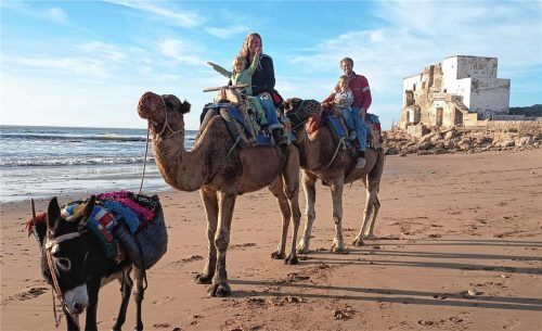 Für Nesthäkchen Ida war das Kamelreiten in Marokko bis jetzt das schönste Erlebnis. Fotos Privat