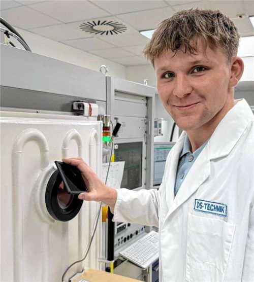 Genauigkeit und Sauberkeit: Das ist Constantin Kehrer privat wichtig und verhalf ihm zur bundesweit besten Ausbildung in der Feinoptik. Foto privat