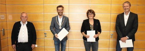 Gerhard Scheuerer, Karl Mair, Petra Schnell und Rainer Auer (von links) zogen 2002 gemeinsam in den Gemeinderat ein. Drei sind noch aktiv, nur Auer ist mittlerweile aus der Kommunalpolitik ausgestiegen. Foto gp