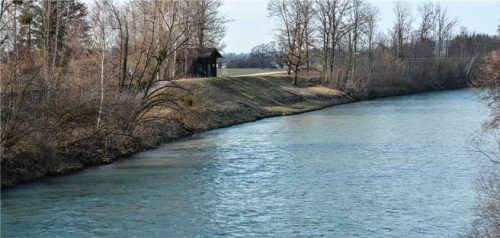 Großes Potenzial, die Gemeinde Grassau mit Energie zu versorgen, könnte der Tiroler Ache zukommen. Foto Eder