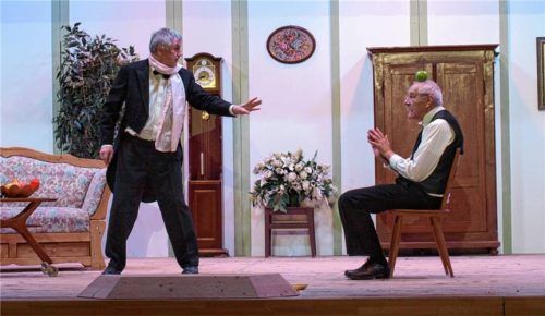 Höchst skurrile Gäste und allerhand Verwechslungen sorgen für einen höchst unterhaltsamen Theaterabend. Foto re