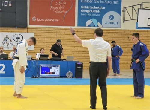 Holte in Bad Homburg zwei Punkte: Maxim Weisser (links). Foto Frank Doetsch