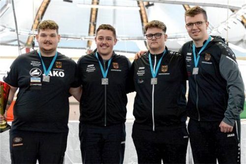 Holten Silber in der U23: Michael Adamek, Kilian Reschberger, Luca Rehrl und Maximilian Mayer (von links).Foto kam